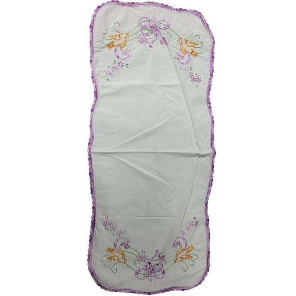 🌸 Vtg Embroidered Table Runner Birds & Floral Crochet Edge 38"x15" Cottagecore - Picture 1 of 4